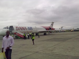 I recently enjoyed a big discount on a flight from Lagos to Abuja on Dana Air. The Dana aircraft at Abuja Airport. Photo by Oluniyi David Ajao.
