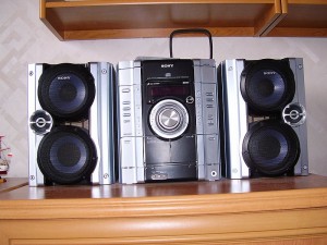 A Sony MHC-RG222 hifi sound system. Image courtesy: Wikimedia Commons