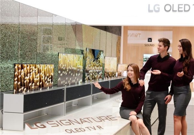 LG Debuts World's First 65-Inch UHD Rollable OLED at CES