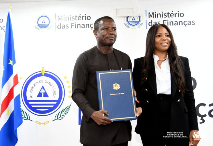 Cabo Verde's Deputy Prime Minister and Finance Minister Olavo Avelino Garcia Correia and African Development Bank project lead Uyoyo Edosio at the signing of a loan agreement for €14 million to support development of the Cabo Verde Technology Park