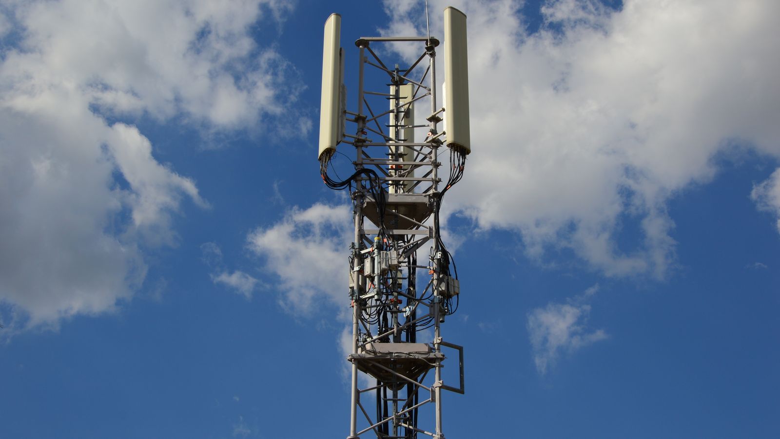 Comsol enters home broadband with wholesale 5G network 4 Comsol enters home broadband with wholesale 5G network